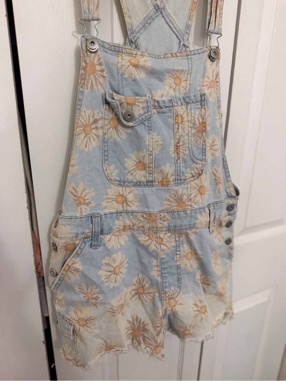 No Boundaries Light Blue Daisy Denim Short Overalls - Picture 4 of 7
